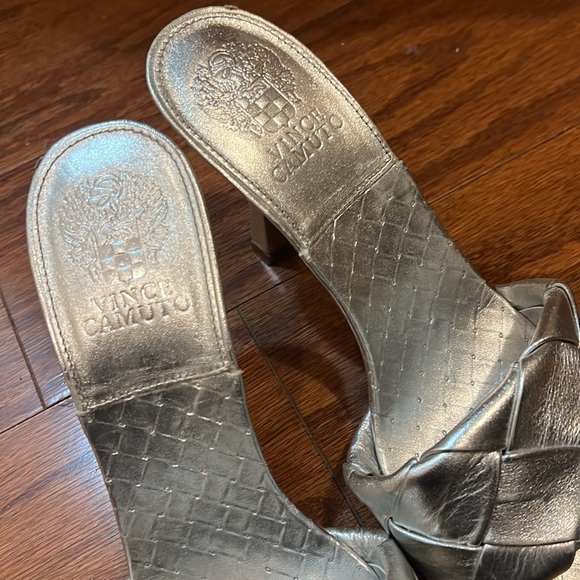 Silver heels - Picture 3 of 3